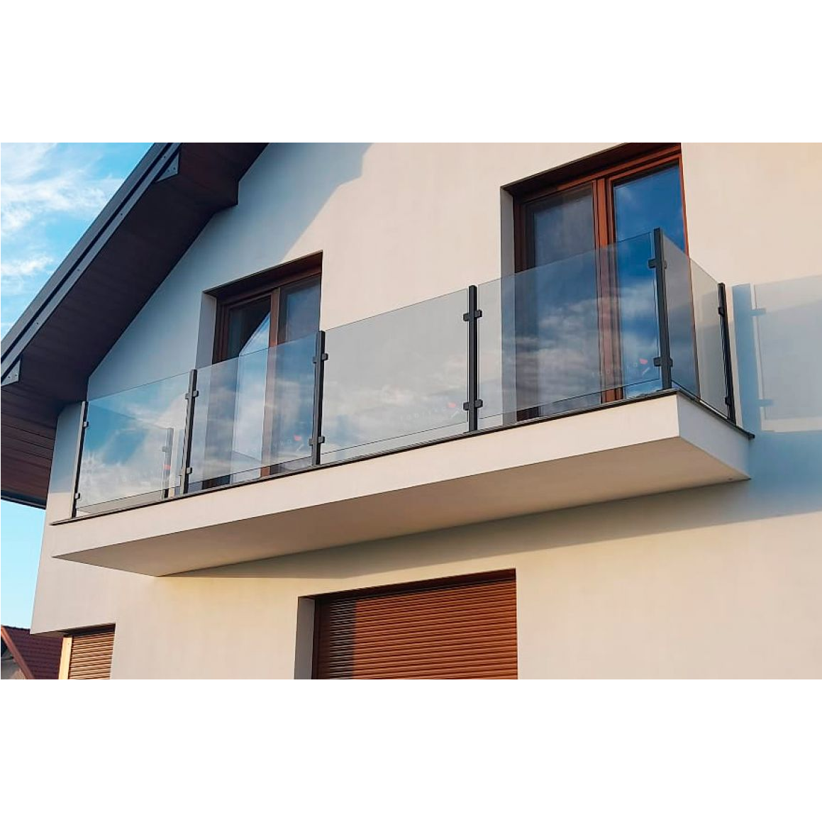 Galinis statramstis H-1000mm (dešininis) RAL-9005 4 Galinis statramstis H-1000mm (dešininis) RAL-9005 4